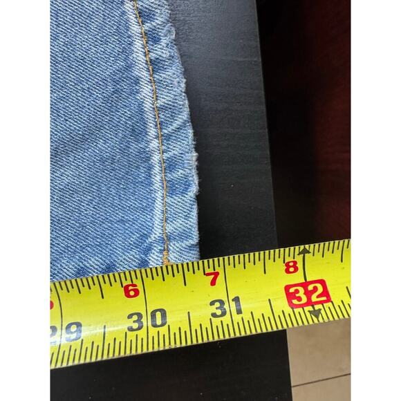 Urban Outfitters BDG NWT Mom Jeans High Rise Distressed Light Blue Wash Size 28 - Picture 8 of 8